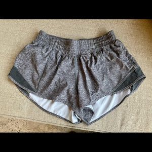 Lulu lemon hotty-hot low-rise lined shorts in gray size 6